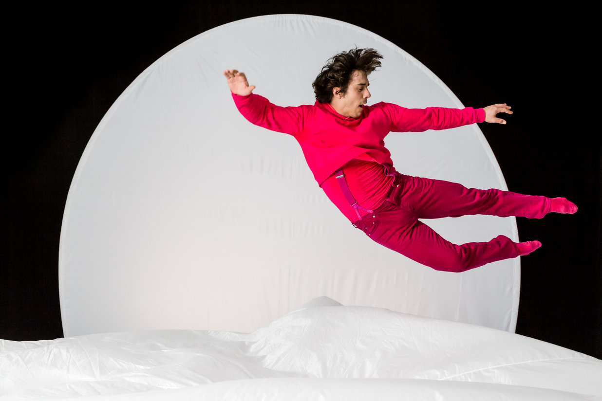 Choreografie &bdquo;fliegen&amp;fallen&ldquo; von Rafael Dziemidok und Florian Bilbao
