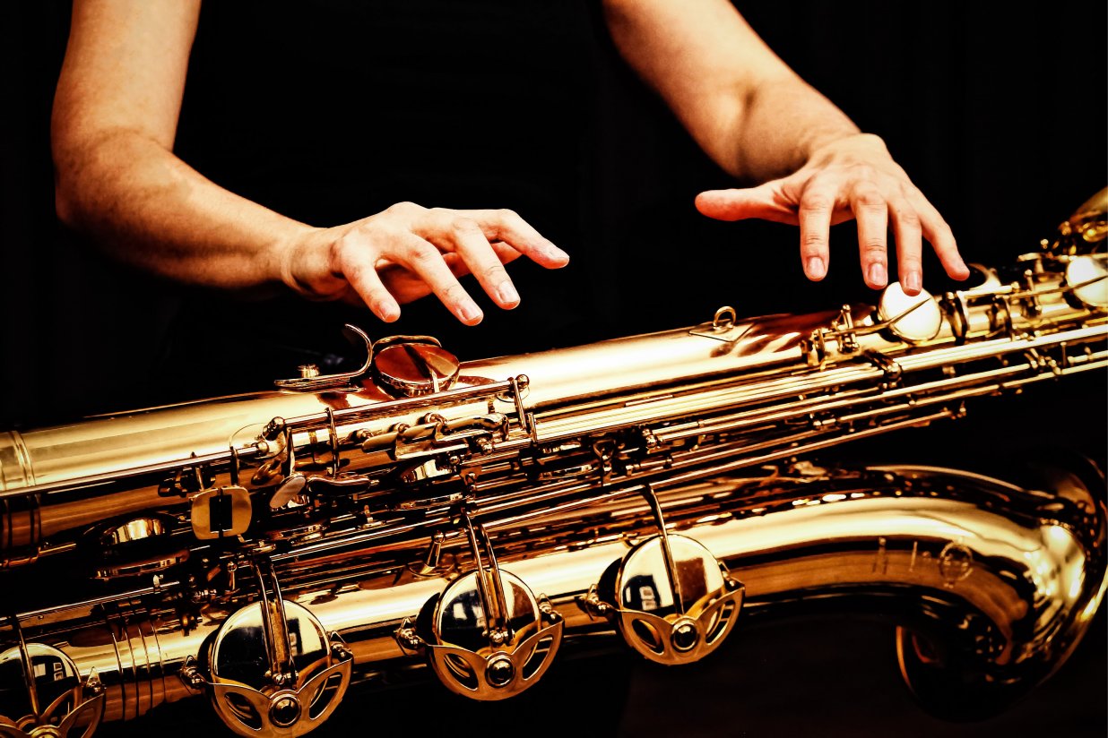 Saxophon wie Theremin mit H&auml;nden gespielt | © © hiro.pberg_berlin